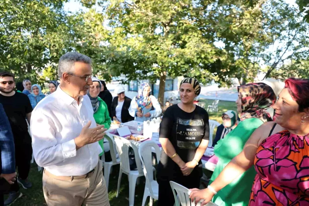 ilkadim belediye baskani kurnaz kadin kollari ile bulustu fKFply3A