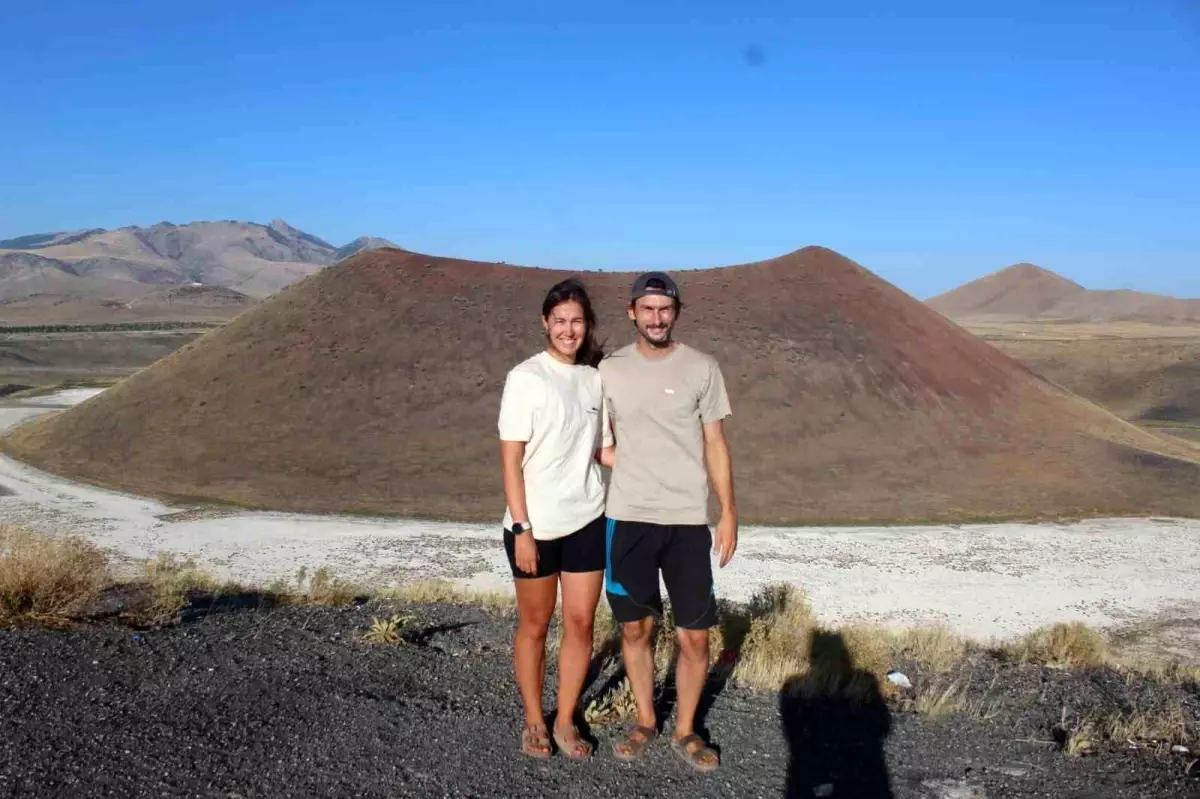 İsviçreli Çift Meke Gölü’nde Kamp Kurdu