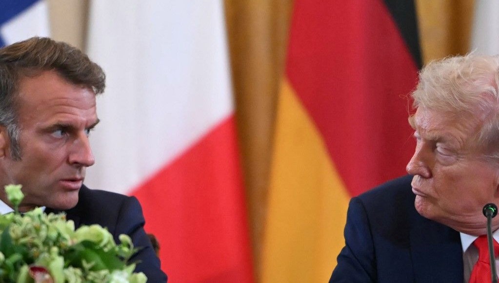 trumpin mikrofonuacik kaldi putinleilgili konusurken yakalandi zp81bNx7