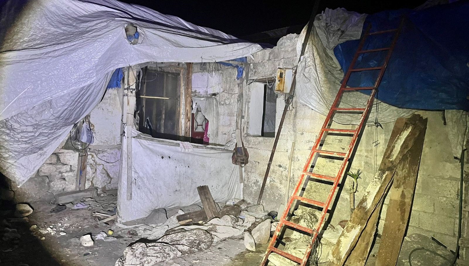 erzurumda evin catisi coktu 3 olu 2 yarali tOGZ1Tjl