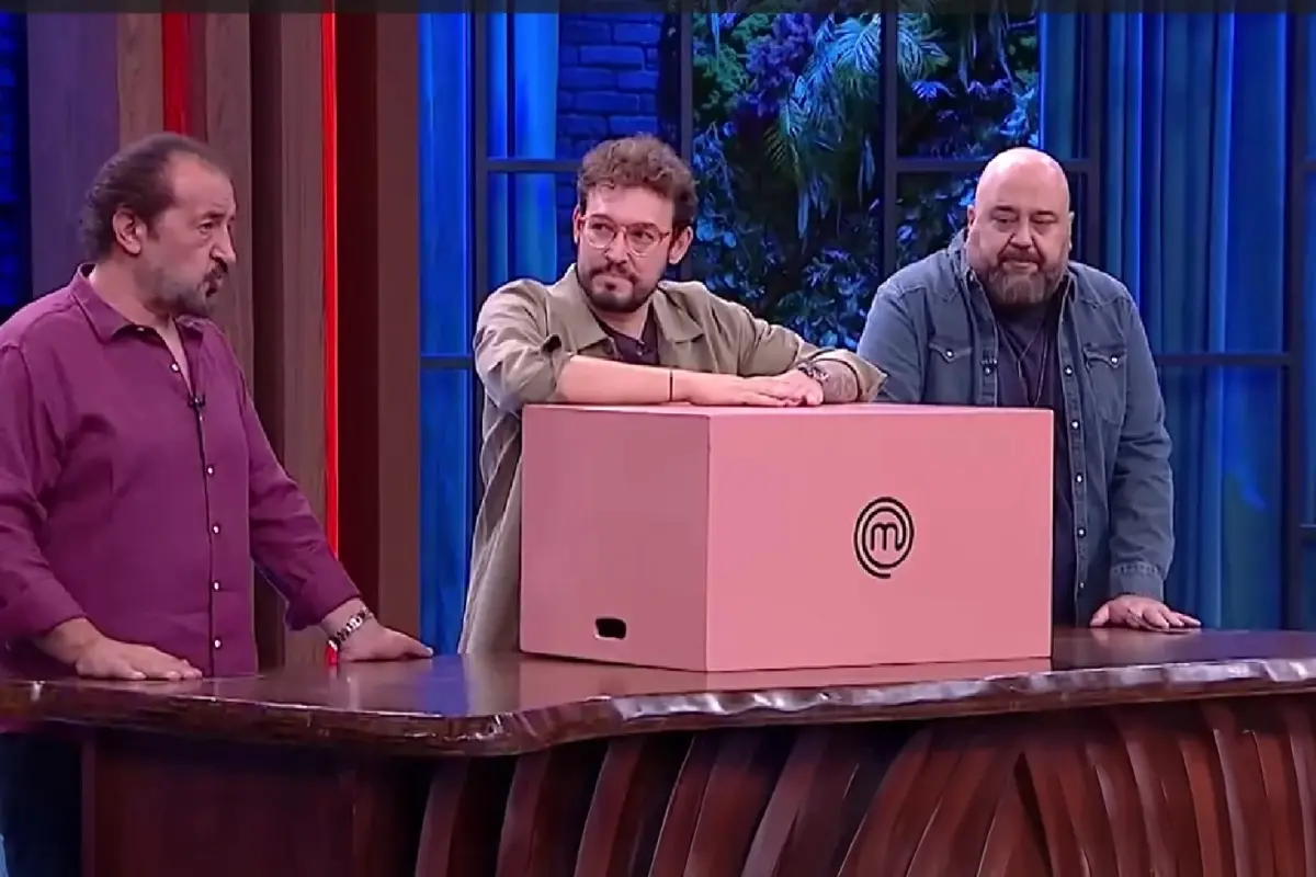 masterchefte kriz mehmet sef studyodan kovdu cagatay ofkesine yenik dustu SvA74Y4U