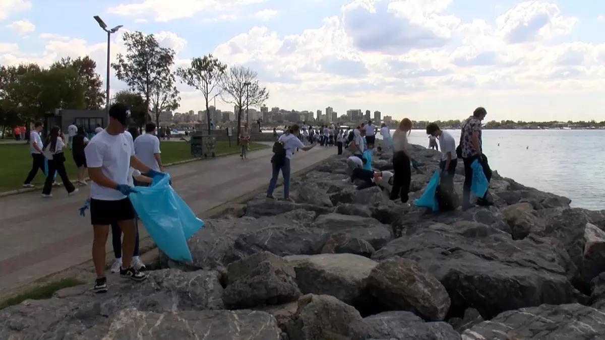 moda sahilinde kiyi temizligi De3qt3j2