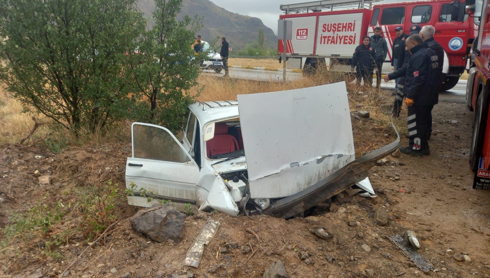 sivasta otomobi sarampole devrildi iki yarali iyXOzIJC