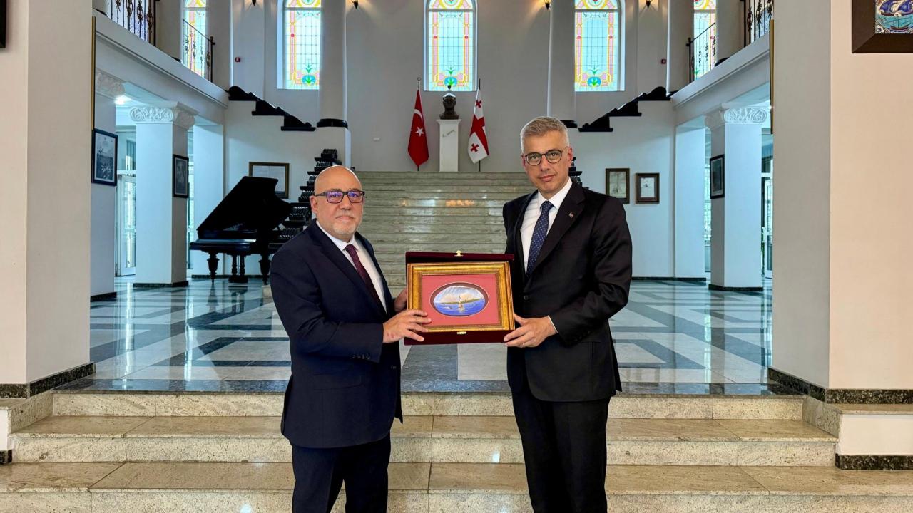 bakan memisoglu gurcistani ziyaret etti Y7KSlCbQ.jpg