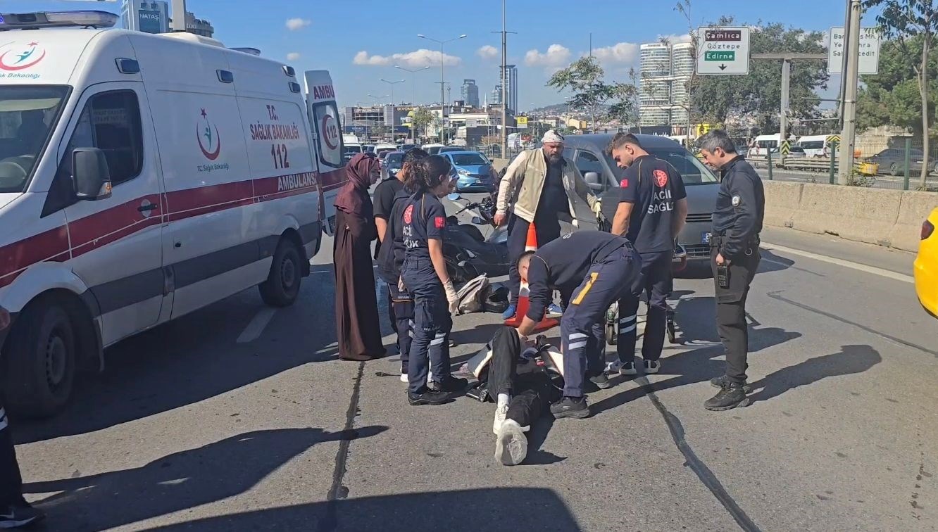 kadikoyde sapagi kaciran otomobil surucusu motosiklete carpti dMZn4Amj