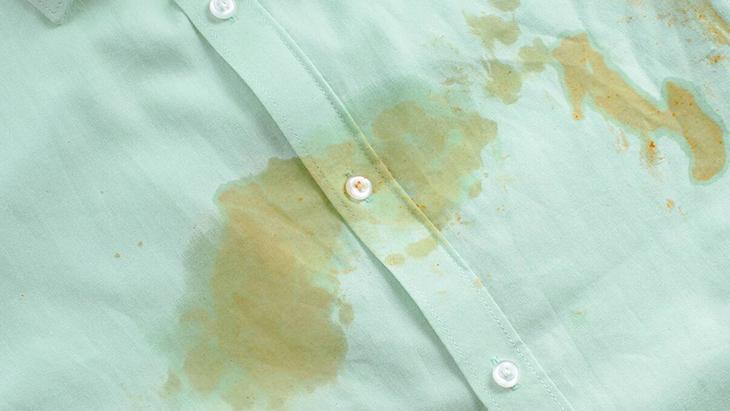 zeytinyagi lekesini uste cikariyor 1 kasik bebek pudrasi yeter yoksa nisasta kullanin leJKVrGm.jpg