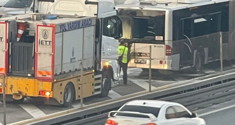 metrobuste-yangin-cikti-8DywTEQb.jpg