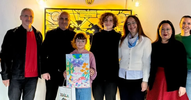 muglali-elif-kayra-taskayadan-uluslararasi-resim-yarismasinda-buyuk-basari-1lKx5Grs.webp